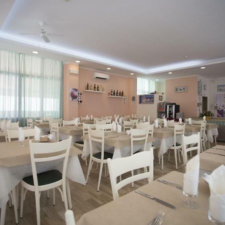 Hotel Madrid Cattolica Kültér fotó