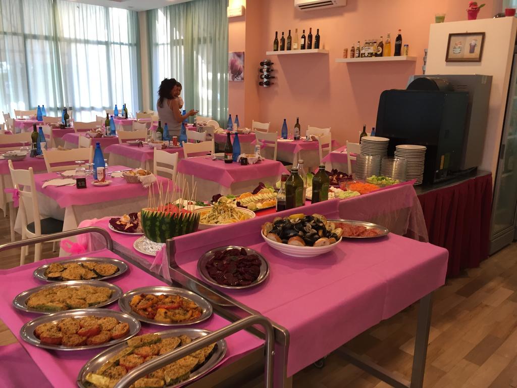 Hotel Madrid Cattolica Kültér fotó