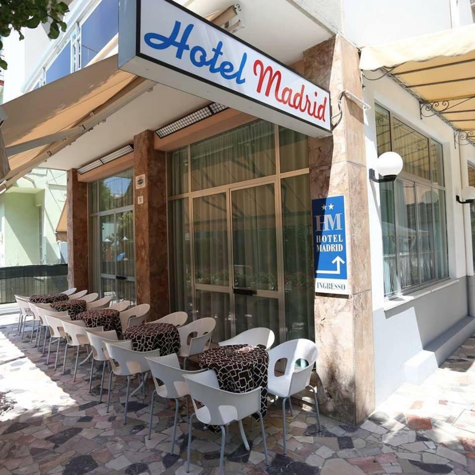 Hotel Madrid Cattolica Kültér fotó