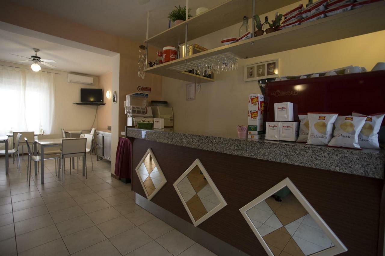 Hotel Madrid Cattolica Kültér fotó